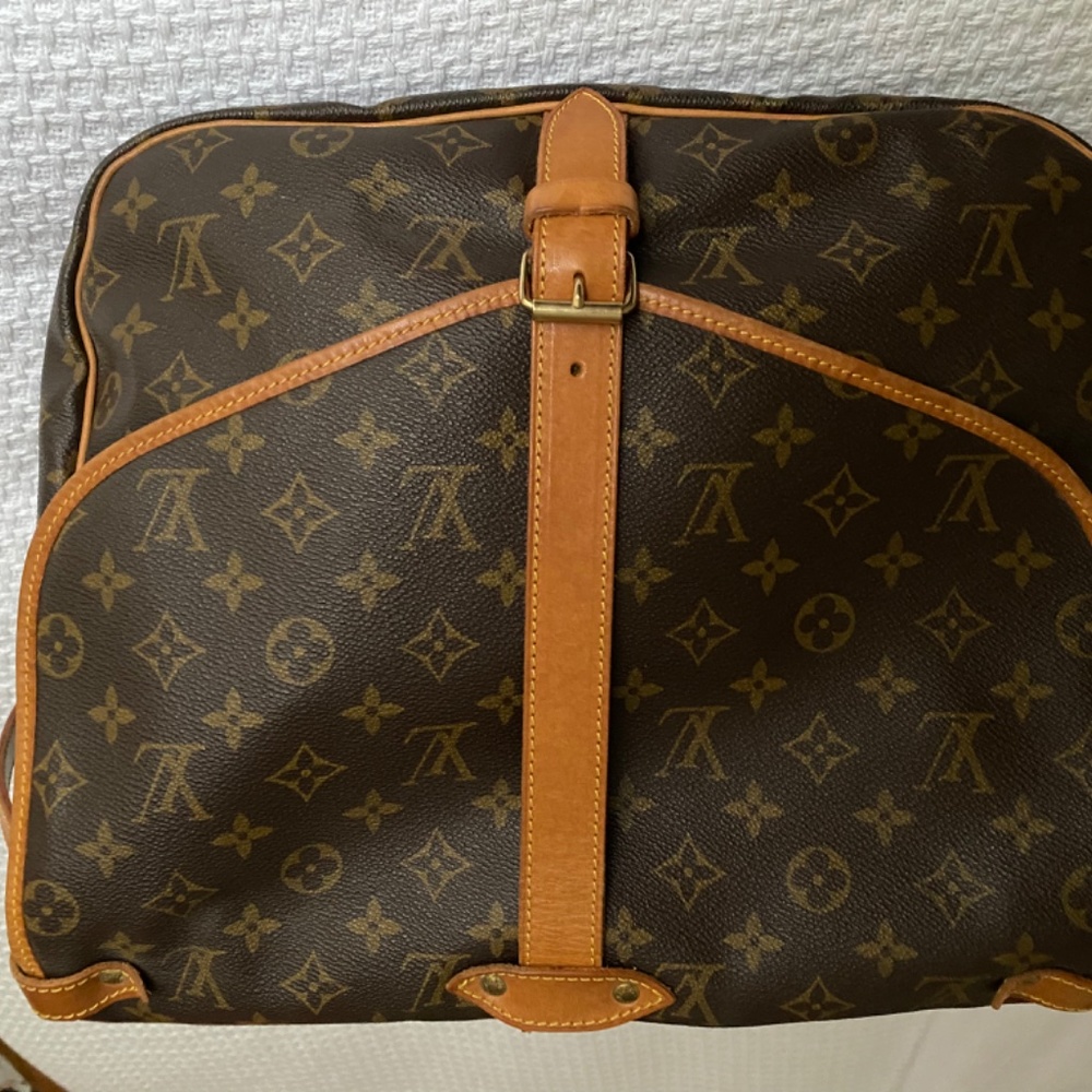Louis Vuitton Saumur 35 Crossbody Bag - Picture 2 of 11